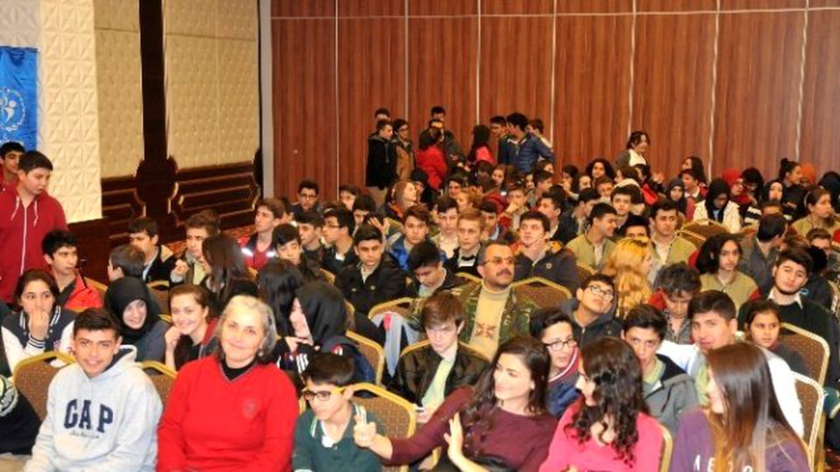 Liseli Gençlerden "Kayıp Hayatlar" Oyununa Büyük İlgi