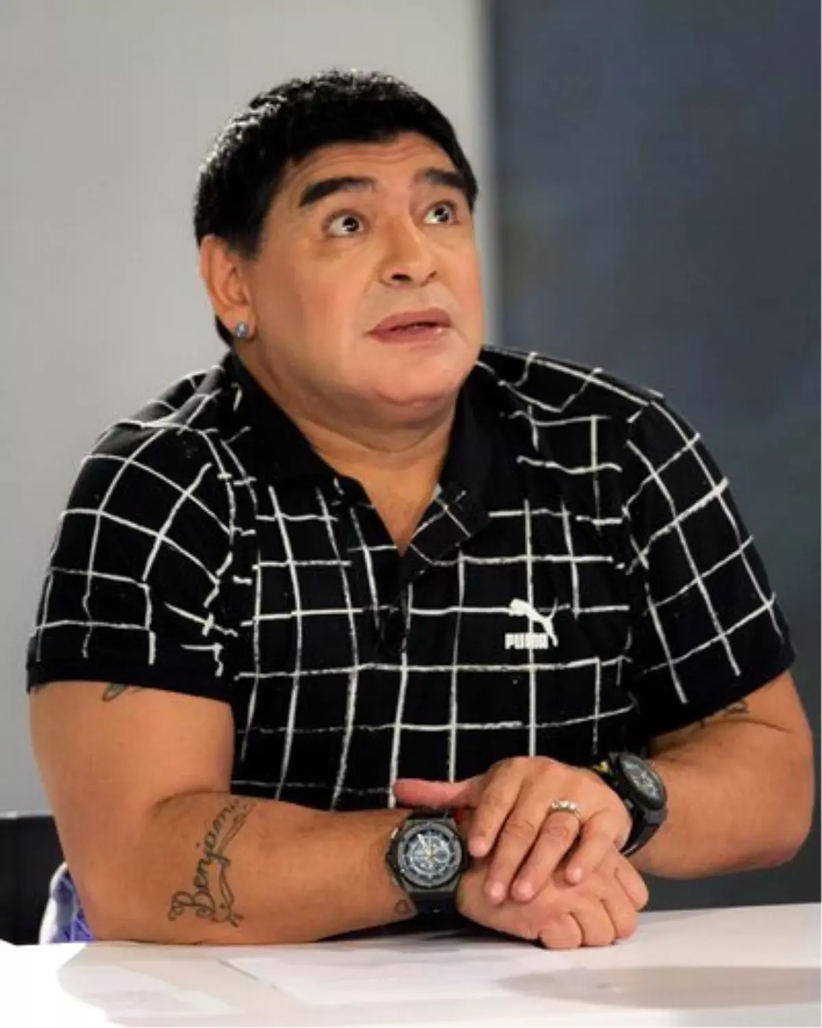 Maradona\'nın Kadınsı Görüntüsü Şoke Etti