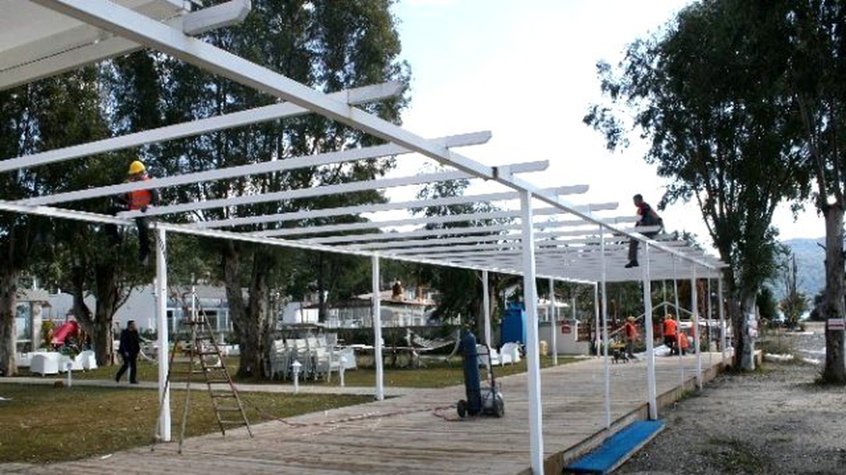 Marmaris\'te Projeye Aykırı Turistlik İşletmeler Yıkılıyor