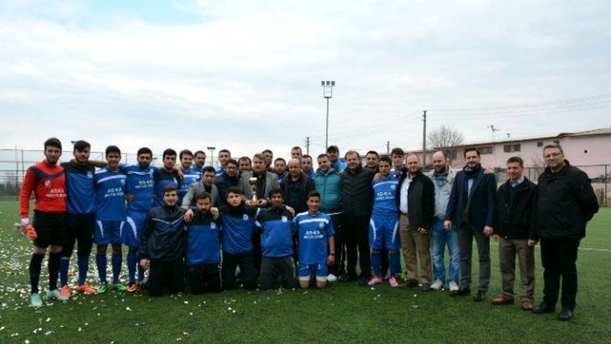 Namağlup Şampiyon, Kupasını Kaldırdı