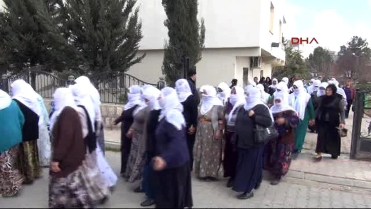 Nusaybin\'de Kadınlar İç Güvenlik Paketini Protesto Etti