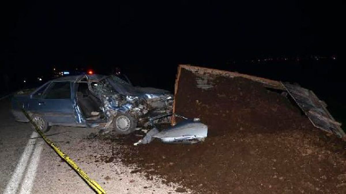 Otomobil, Traktör Römorkuna Çarptı : 1 Ölü, 1 Yaralı