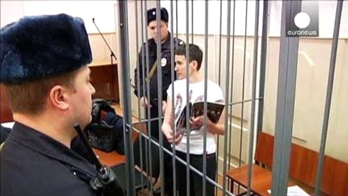 Poroşenko\'dan Rusya\'da Tutuklu Kadın Pilota "Ukrayna Kahramanı" Unvanı