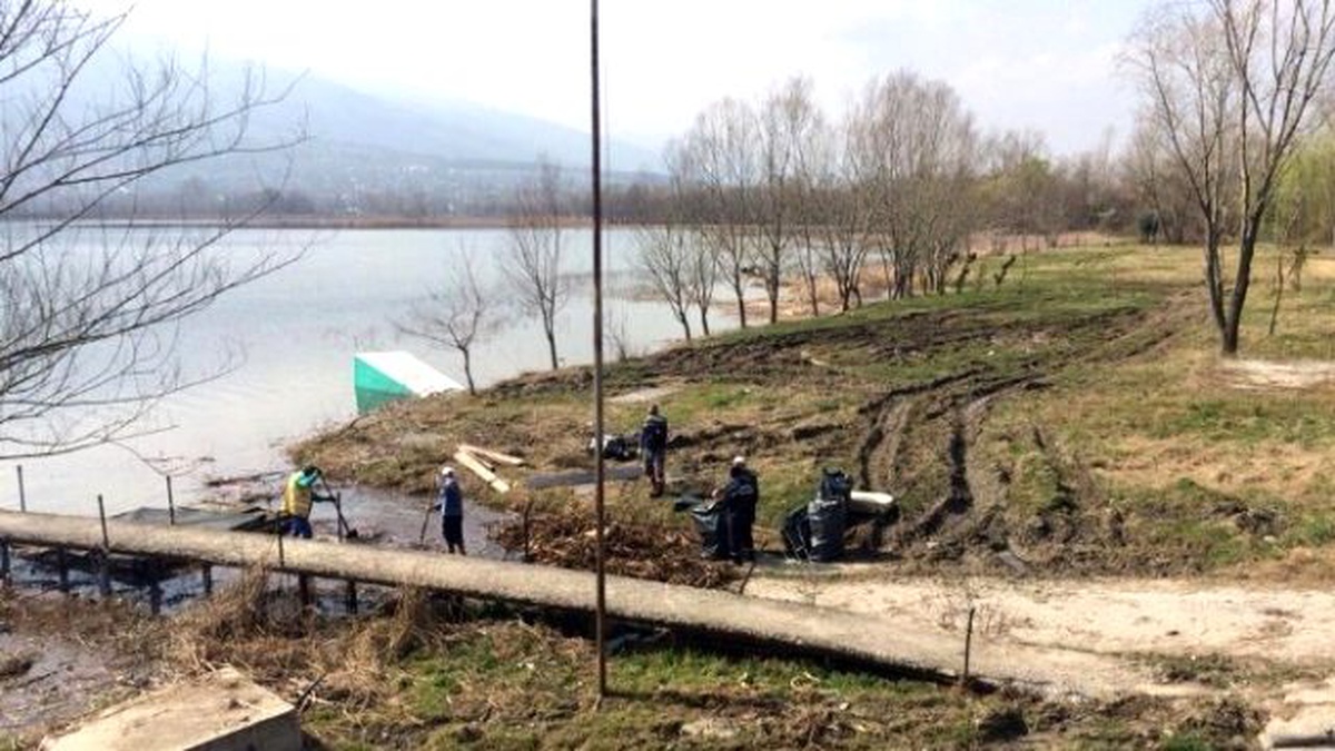 Sapanca Gölü Kıyısında Temizlik Yapıldı