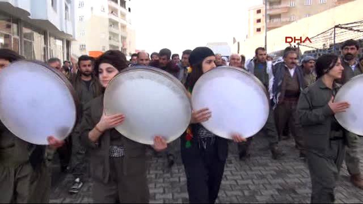 Şırnak\'ta \'Kıyafetime Dokunma\' Yürüyüşü