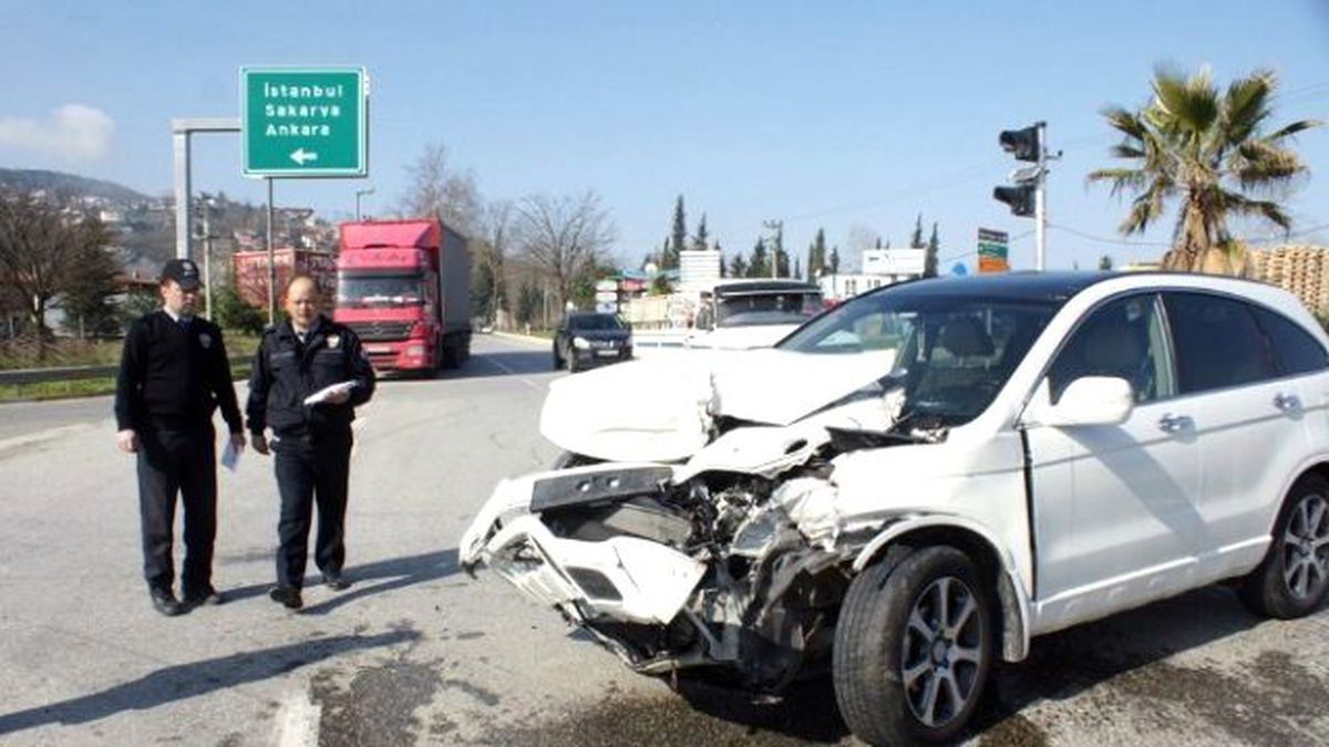 Tem Çıkışında Kaza: 4 Yaralı