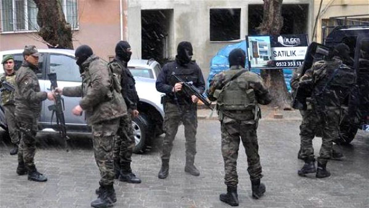 Turkey Detains 10 İn Isıl Raids