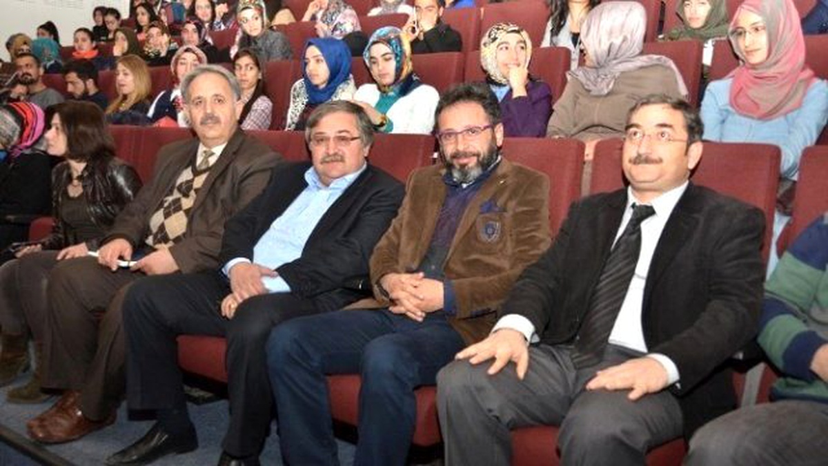 Üniversitede, "Hüzün Yanığı" Konulu Konferans
