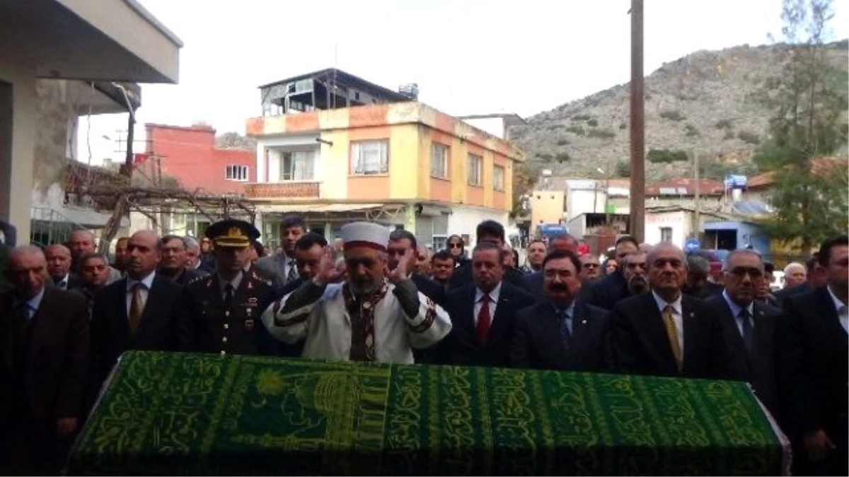 Yaşar Kemal İçin Köyünde Gıyabi Cenaze Namazı Kılındı
