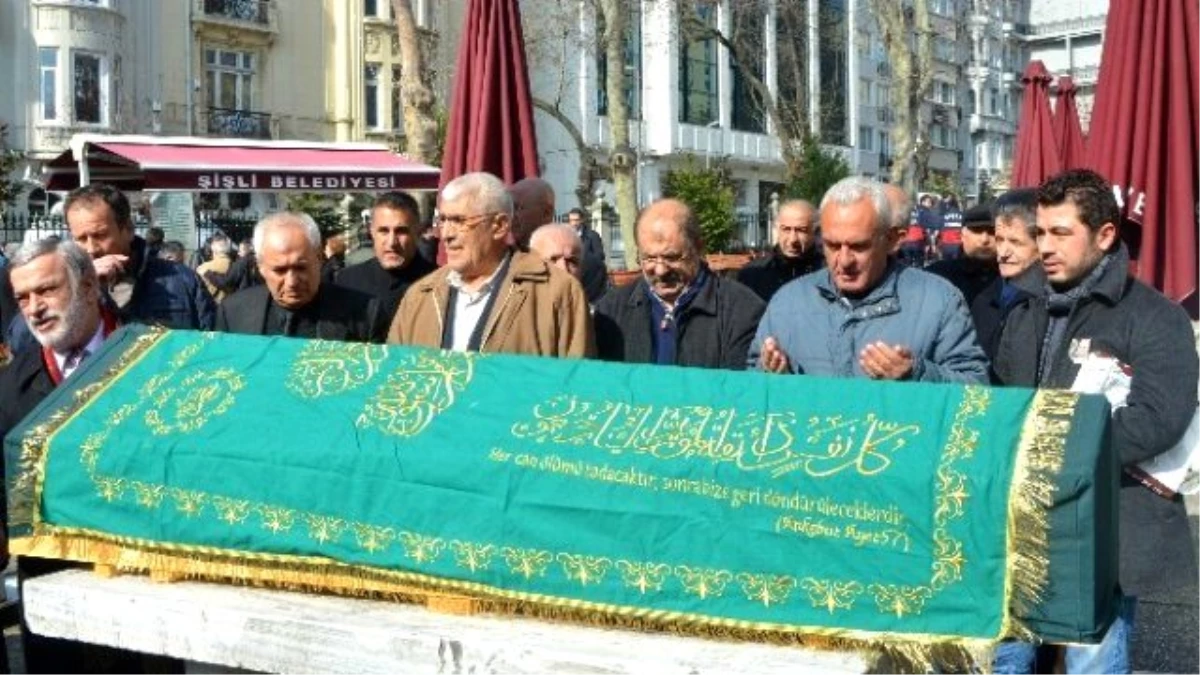 Yaşar Kemal\'in Cenazesi Camiye Götürüldü
