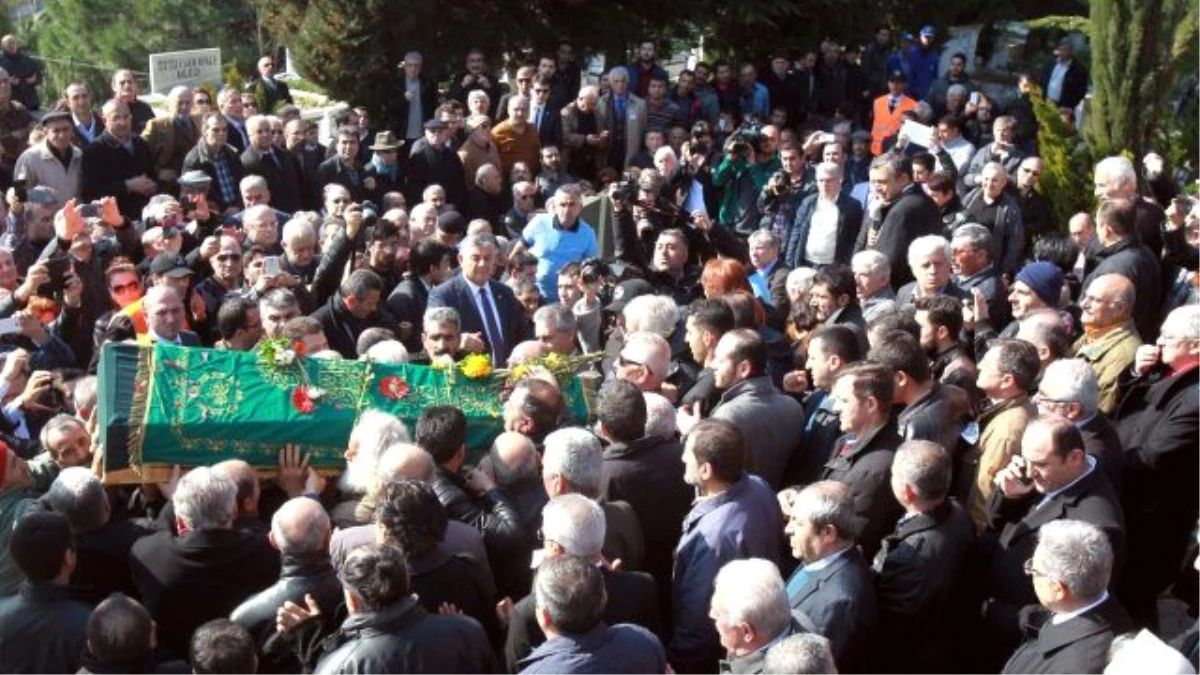 Yaşar Kemal\'in Cenazesinde Kürtçe Dualar Okundu