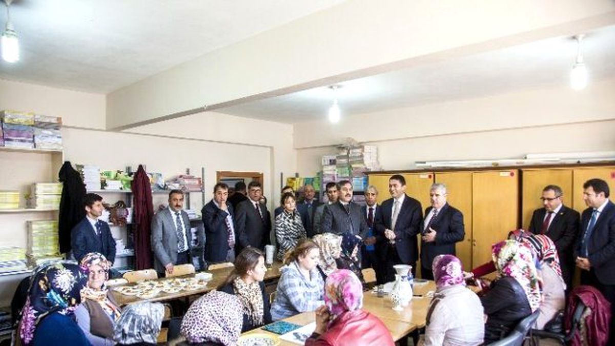 Ahlat\'ta Çini ve Seramik Kursu Açıldı