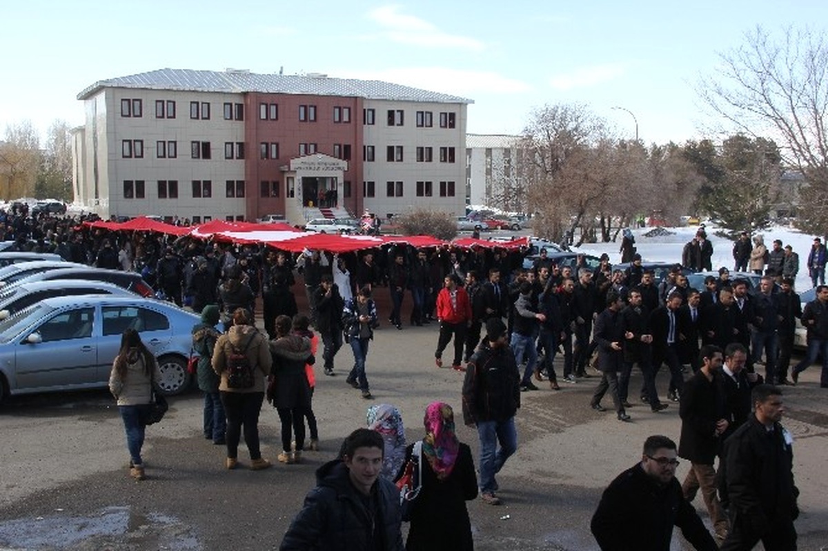 Atatürk Üniversitesi\'nde \'Birlik ve Beraberlik\' Yürüyüşü