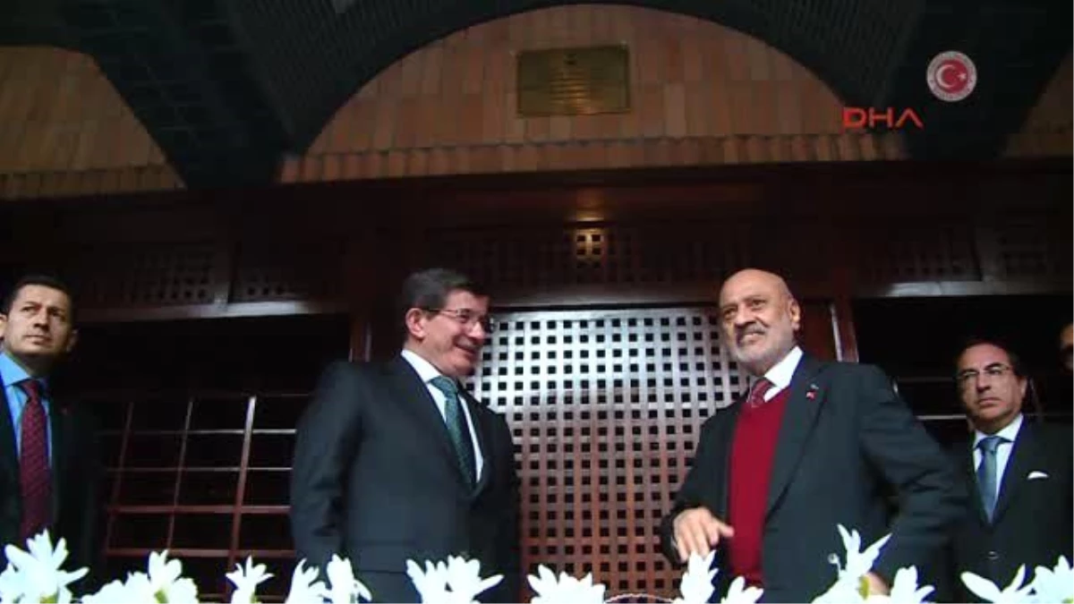 Başbakan Davutoğlu, Lizbon Merkez Camisi\'ni Ziyaret Etti