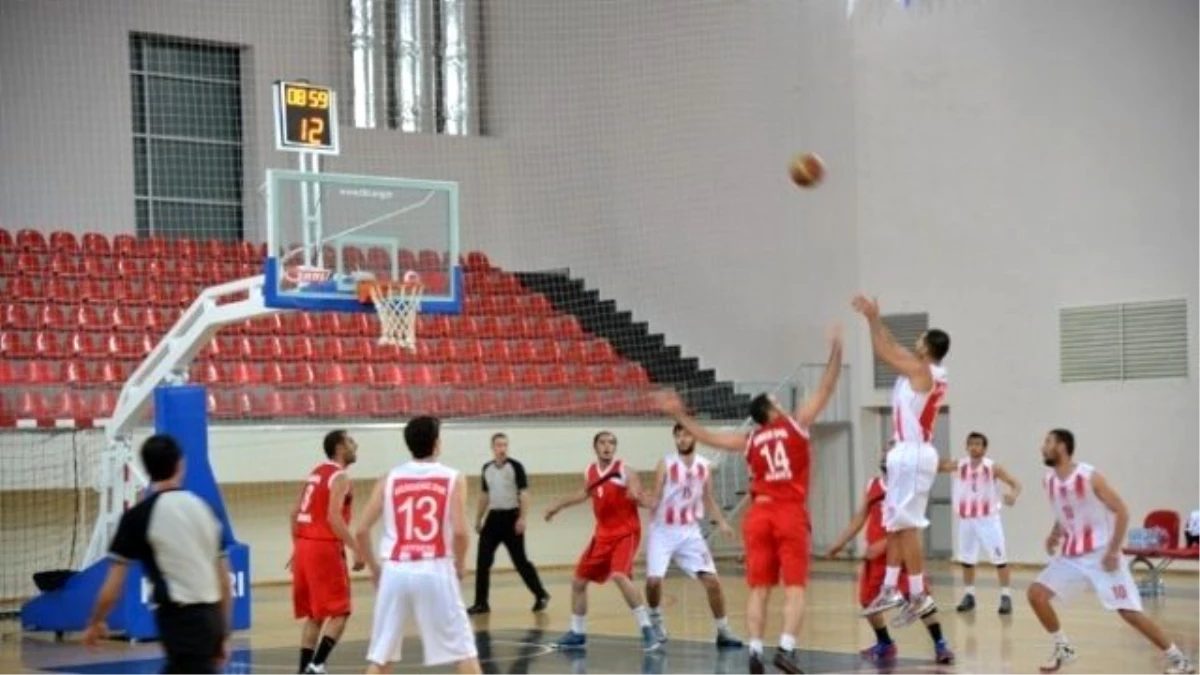 Basketbol Takımı Erteleme Maçında Lider Fmv Işıkspor\'u Ağırlıyor