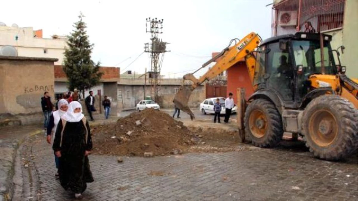 Cizre\'de Mahallelere Kazılan 184 Hendek Kapatıldı(2)