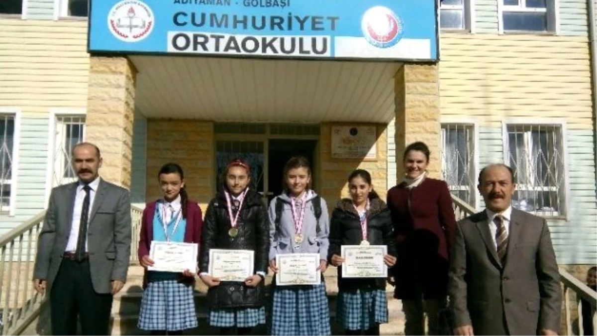 Cumhuriyet Ortaokulu Batmintonda Birinci Oldu