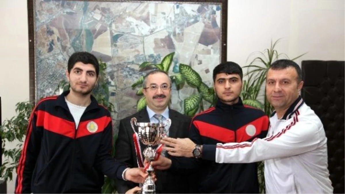Diyarbakır Dü Öğrencileri Dostane ve Dürüst Oyun Ödülüne Layık Görüldü