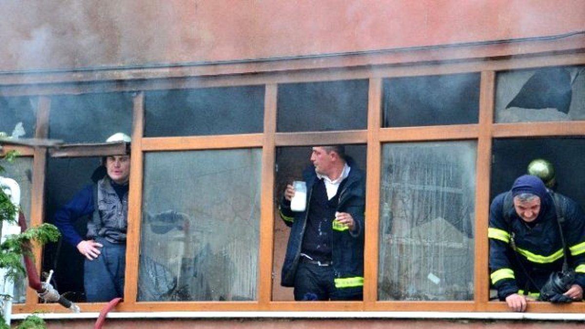 Dumandan Etkilenen İtfaiyecilere Ayran Takviyesi