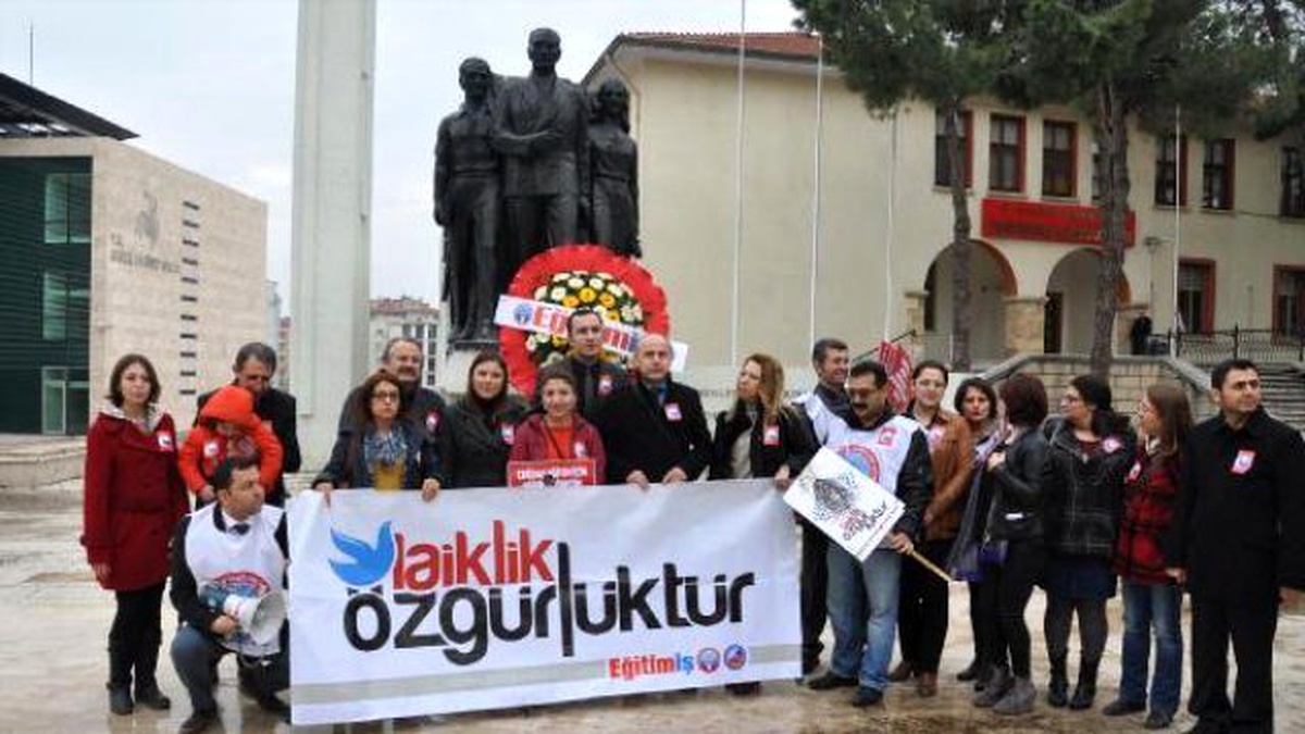 Eğitim-İş Üyesi Öğretmenlerin İlk Dersi \'Laiklik\' Oldu