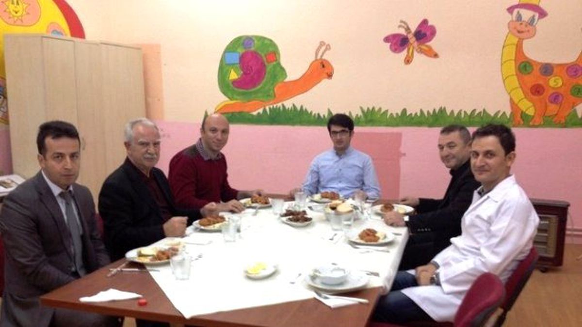 Gömeç\'te Aşçılık Kursunun İlk Lezzetlerini İlçe Protokolü Tattı