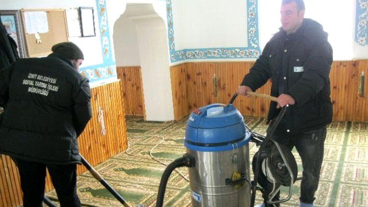 İzmit\'te İbadethane Temizlikleri 6 Yıldır Devam Ediyor