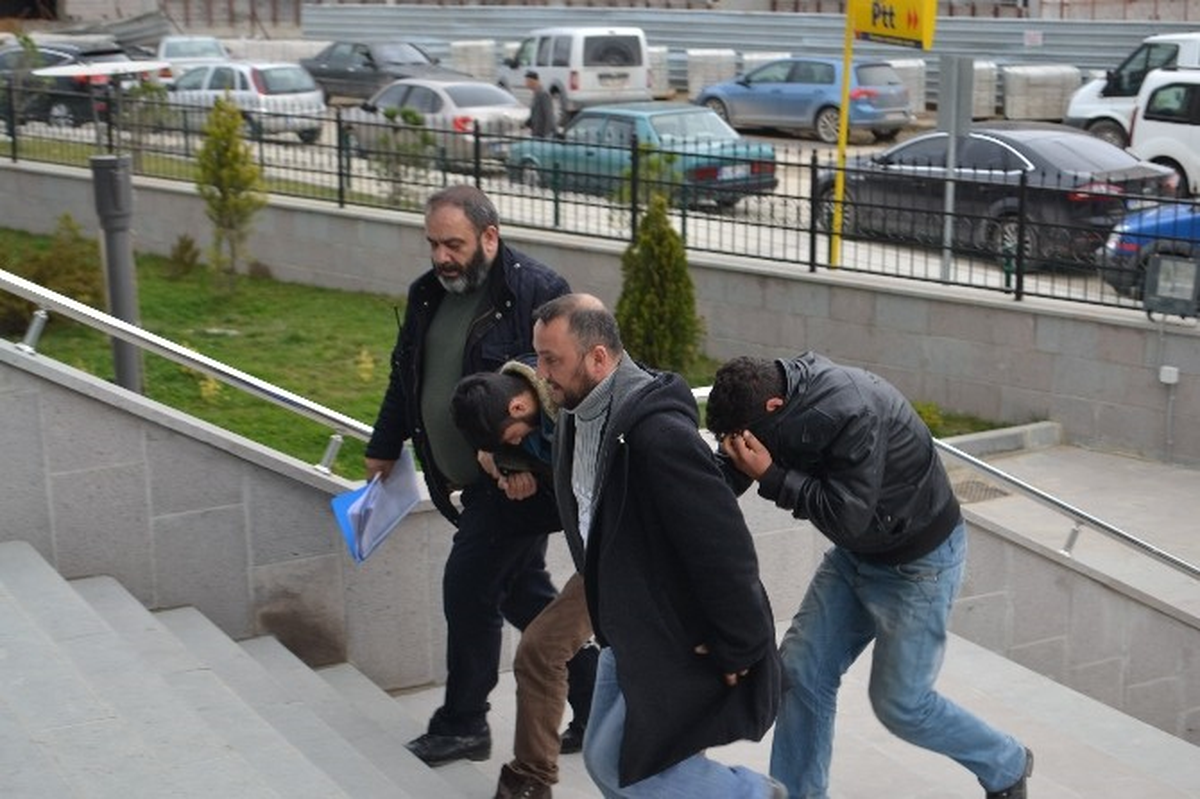 Jandarmadan Korkan Hırsızlar Çaldıkları Her Şeyi Bırakıp Kaçtı