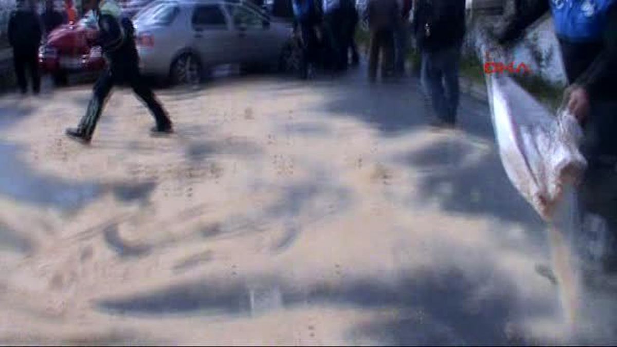 Karayoluna Dökülen Yağ Sonucu 10 Araç Birbirine Girdi