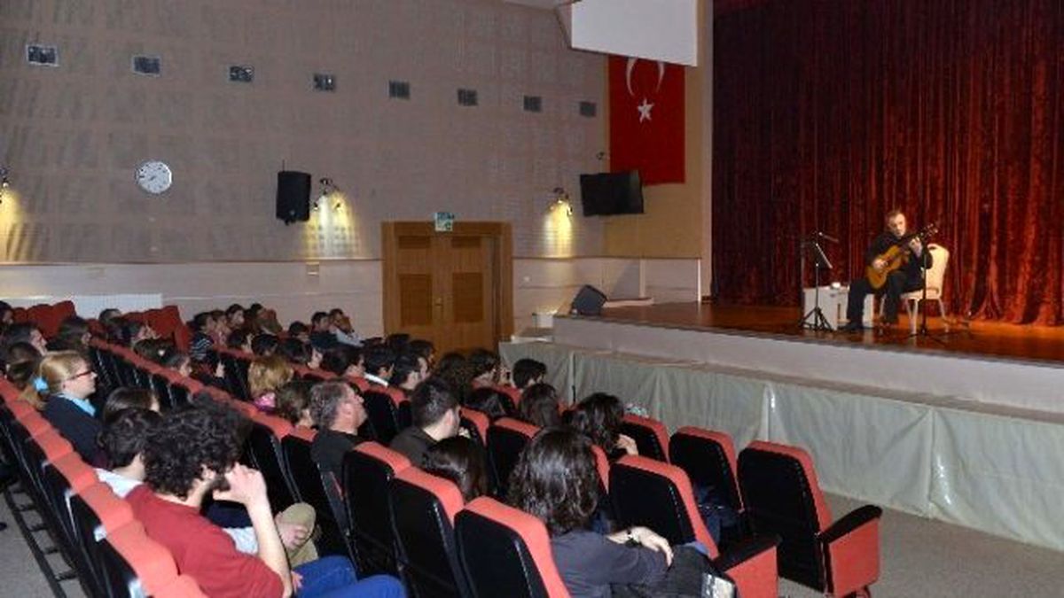 Konservatuvarda Muhteşem Gitar Resitali