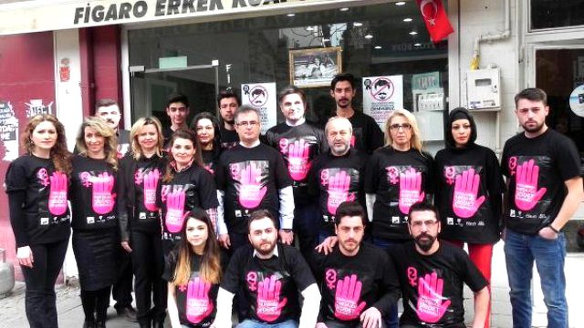 Kuaförler, Kadına Yönelik Şiddete Tepki İçin Siyah Tişört Giydi