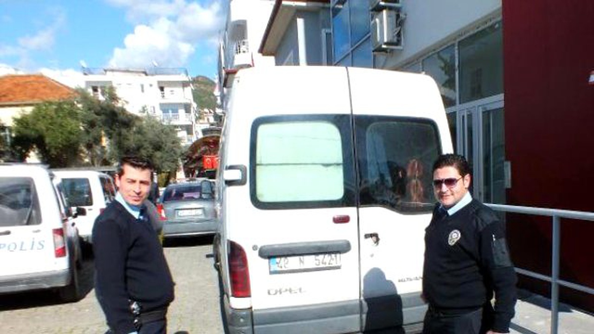 Marmaris\'te 300 Kilo Bozuk Sucuk Ele Geçirildi