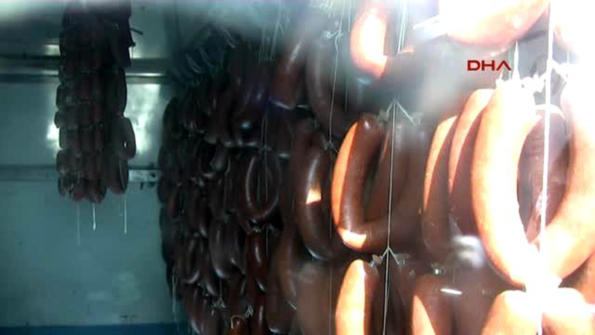 Marmaris\'te 300 Kilo Bozuk Sucuk Ele Geçirildi