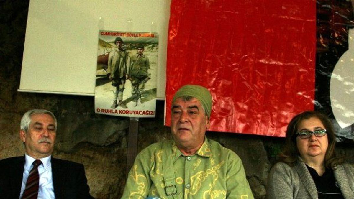 Milletvekili Aday Adayı, Yırtık Çorap ve Kıyafetlerle Çanakkale Ruhunu Hatırlattı