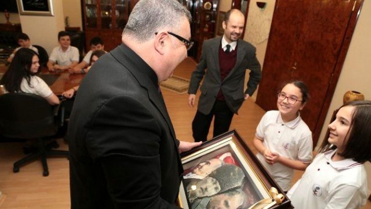Minik Öğrencilerden Başkan Kesimoğlu\'na Ziyaret