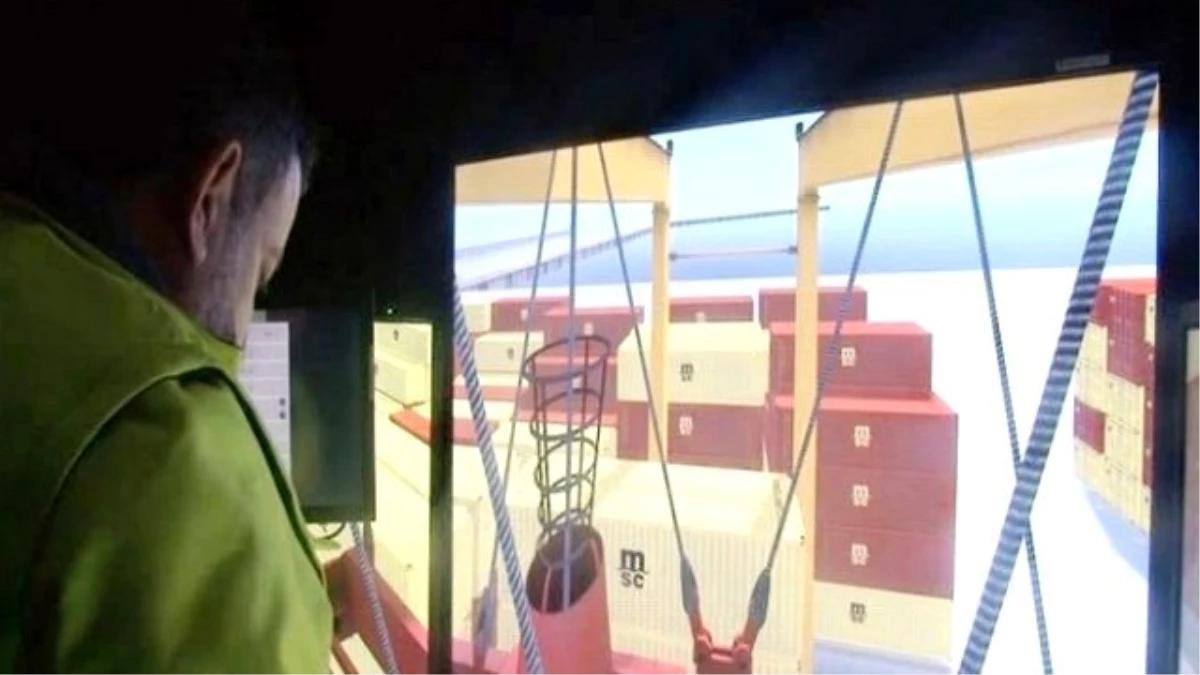 Dev Limanda Vinç Operatörleri Türkiye\'de İlk Kez Uygulanan Simülasyon Sistemiyle Eğitiliyor