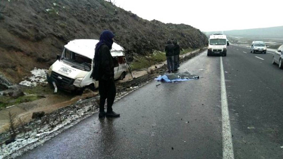 Şanlıurfa\'da Minibüs Şarampole Devrildi: 1 Ölü, 14 Yaralı
