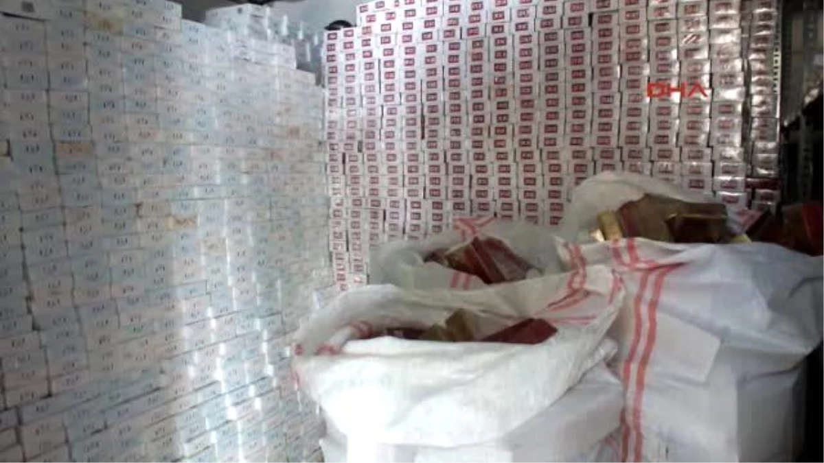Şanlıurfa Harran\'da Kamyon Kasasında 54 Bin Paket Kaçak Sigara