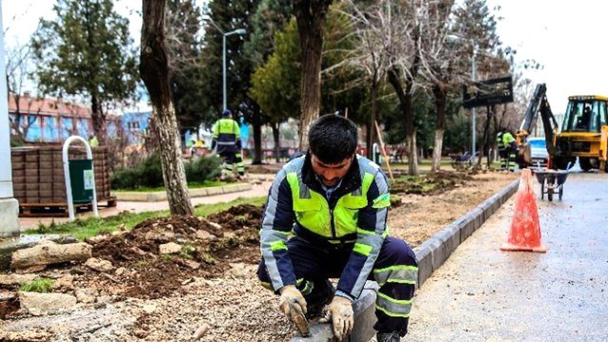Şehitkamil Parklarında Bahar Hazırlığı