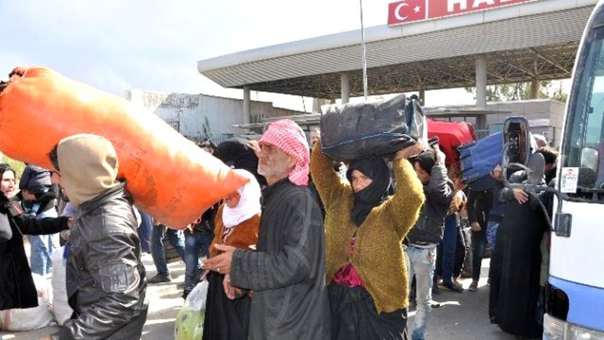 Silopi\'de Mahsur Kalan Suriyeliler Irak\'a Gönderildi