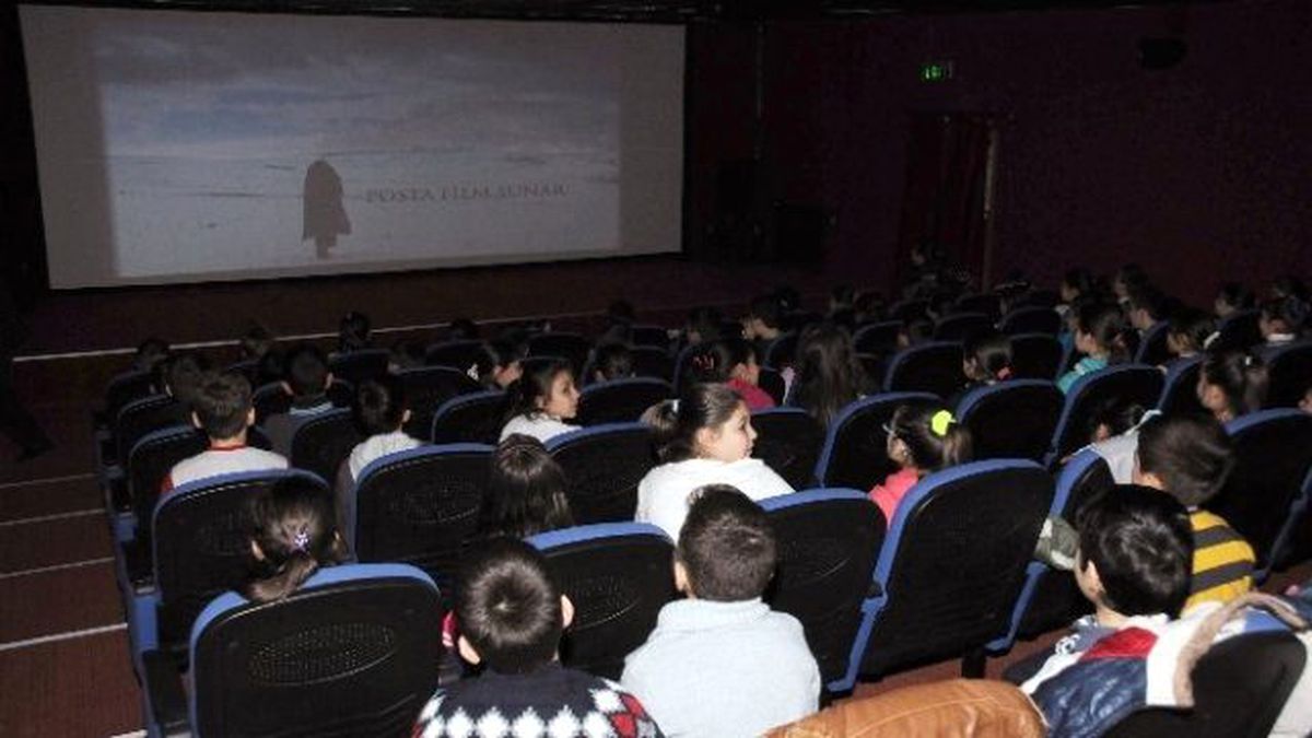 Sinema Tebessüm\'de 1 Haftada Bin 500 Öğrenci Film İzledi