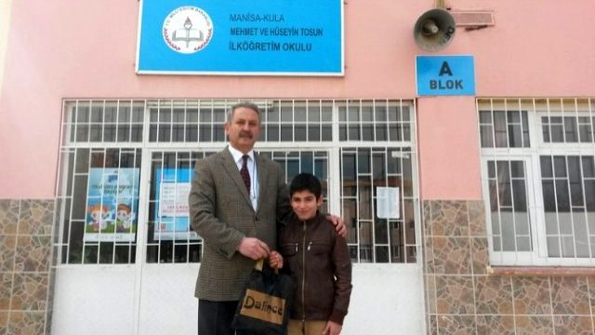 Sınıf Öğrencisi Minik Yakup\'tan Örnek Davranış