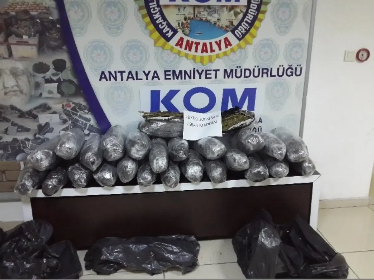 Antalya\'da 28 Kilo 200 Gram Esrar Ele Geçirildi