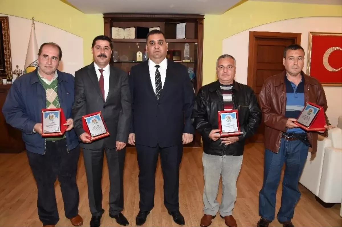 Başkan Can\'dan Emekli Personellere Plaket