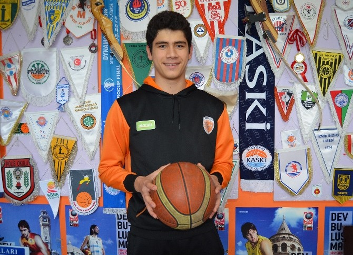 Basketbol İkinci Lig\'inde Bir Kılıçaslanlı 11. Sınıf Öğrencisi Fahrettin, Basketbol İkinci Liginde...