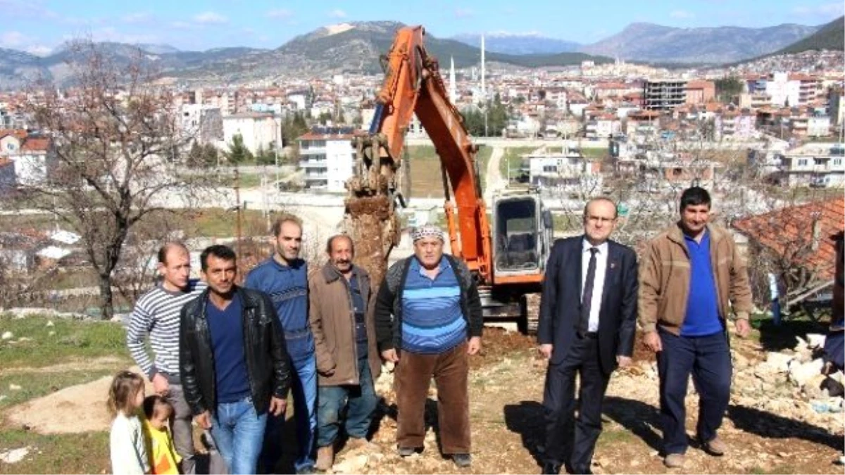 Bucak\'ta Yeni Yol Açma Çalışmaları Devam Ediyor