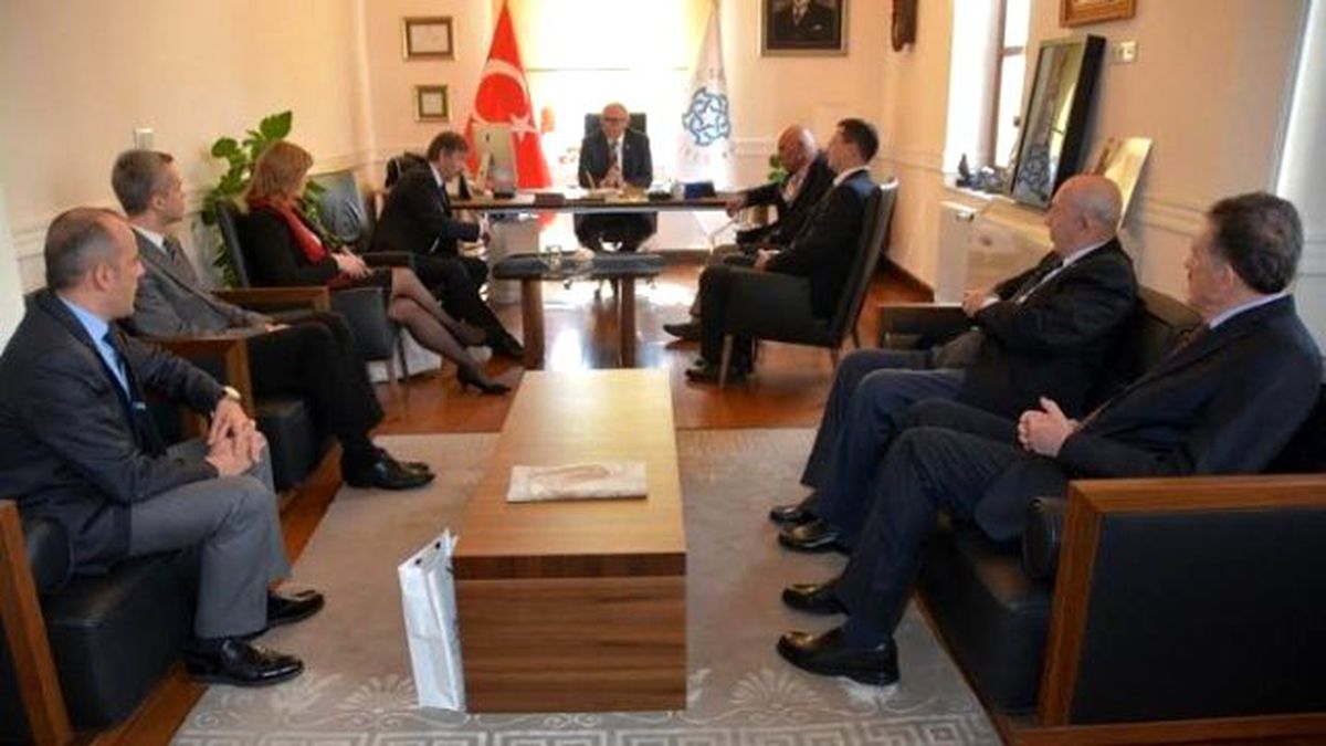 Eszterhazi Karoly Üniversitesi Rektöründen Süleymanpaşa Belediyesi\'ne Ziyaret