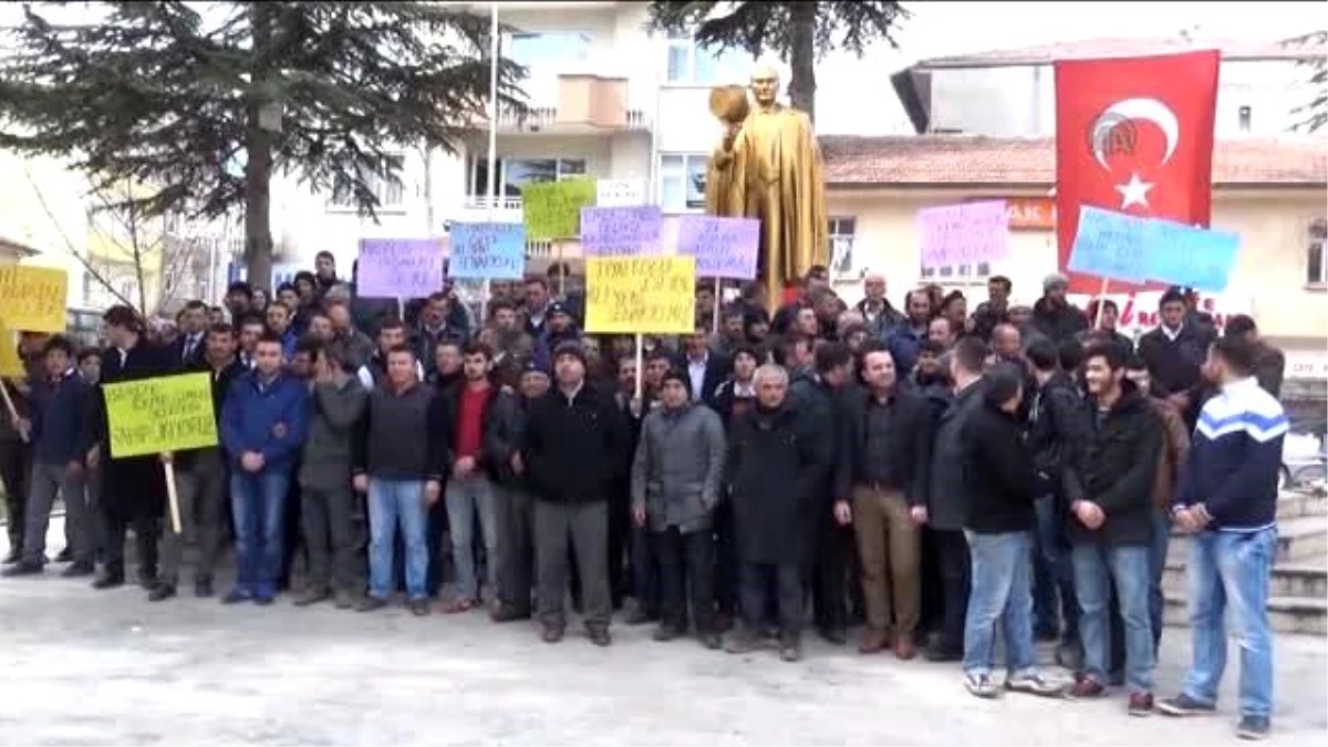 Gümüşhacıköy\'de Belediye İşçileri Eylem Yaptı