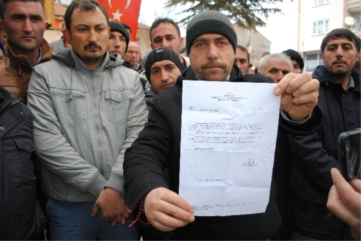 Gümüşhacıköy Belediyesi\'nde İşten Çıkartılan İşçilerden Eylem