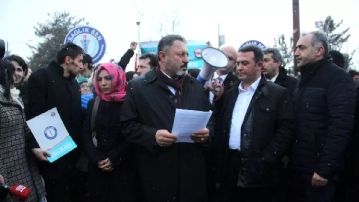 Erzurum\'da "Hemşireye Dayak" İddiası Protesto Edildi