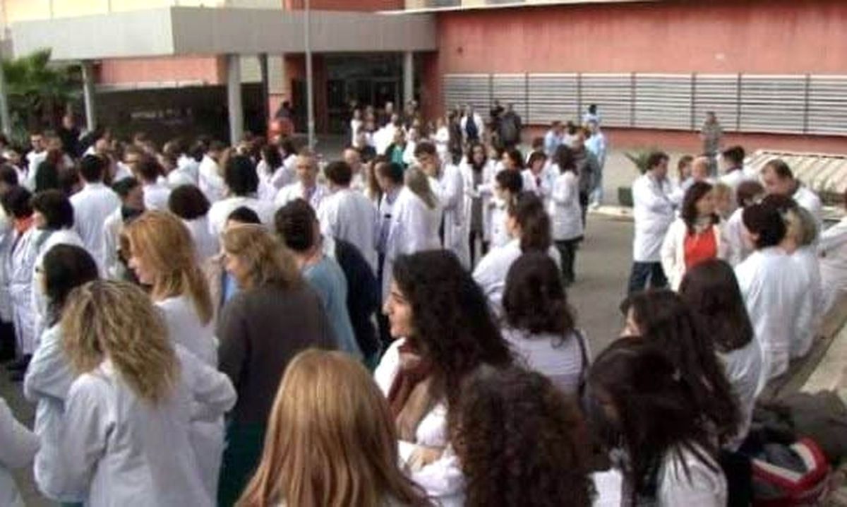 Kosovalı Hekimler İş Bırakma Eylemi Yaptı